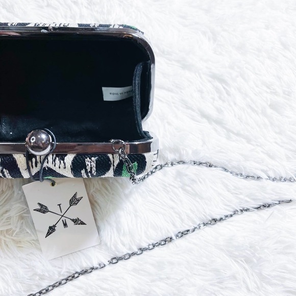 Tylie Malibu Ikat Woven Clutch Crossbody Bag Black White Green OS